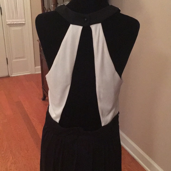 Black and white halter formal gown Large - Picture 4 of 5
